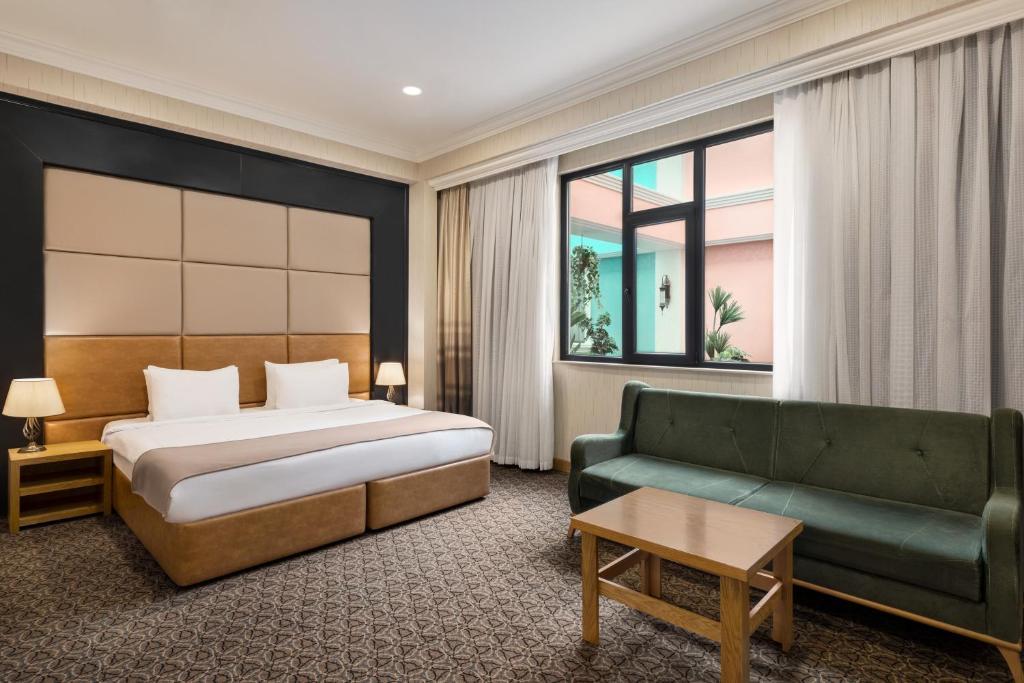 Wyndham Baku Hotel Bagian luar foto